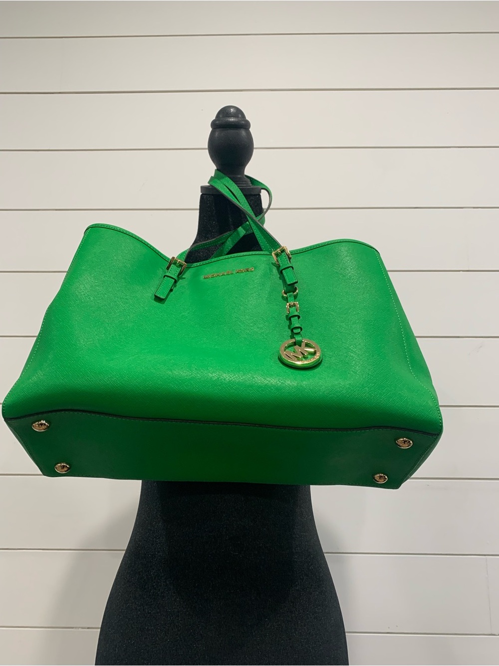 Michael Kors Bright Green Saffiano Leather Tote with Gold Hardware - Picture 5 of 6